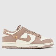 Nike Dunk Low Trainers in Lilac Nike Dunk Low Trainers in Lilac