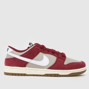Nike Dunk Low Trainers in Burgundy
